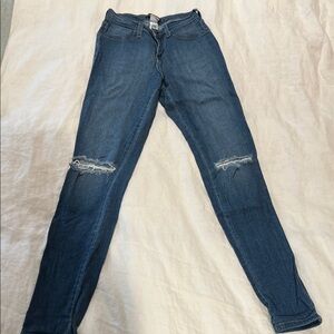 Stylish Blue Distressed Women Jeggings